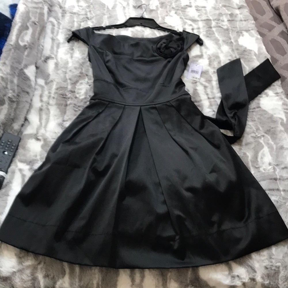 NWT Juniors Cocktail Off-the-Shoulder Dress
